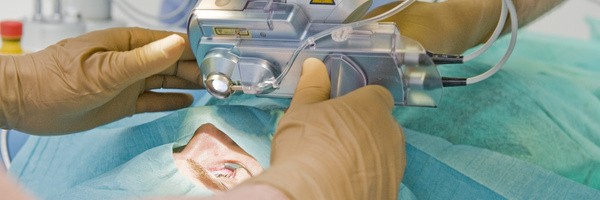 Does laser eye surgery hurt
